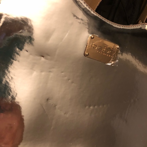 💎New Stunning Metallic BEBE totes 💎 - Picture 5 of 8